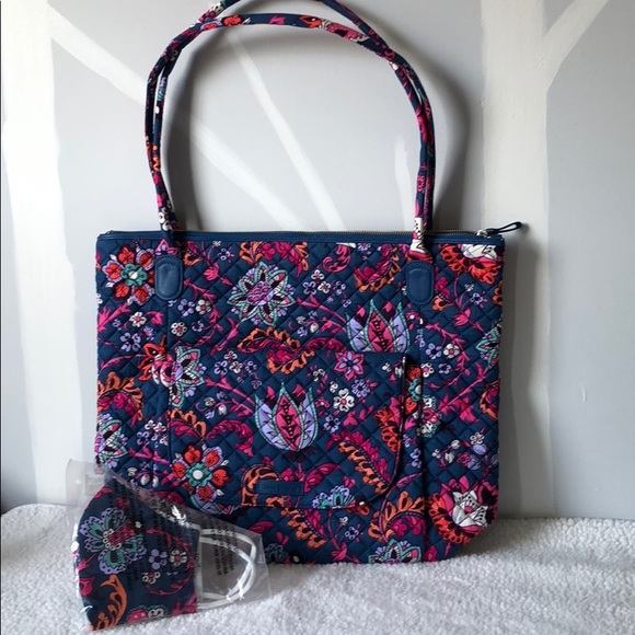 Vera Bradley Handbags - ⬇️Vera Bradley Dragon Carson Tote bag & mask set